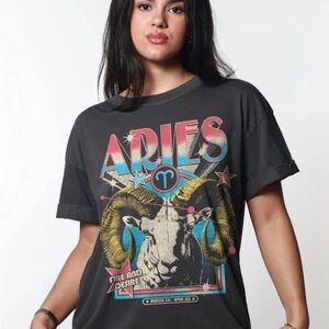 Women’s Zodiac Reunion Tour T Shirt Medium Aries T shirt Horoscope Medium NWT